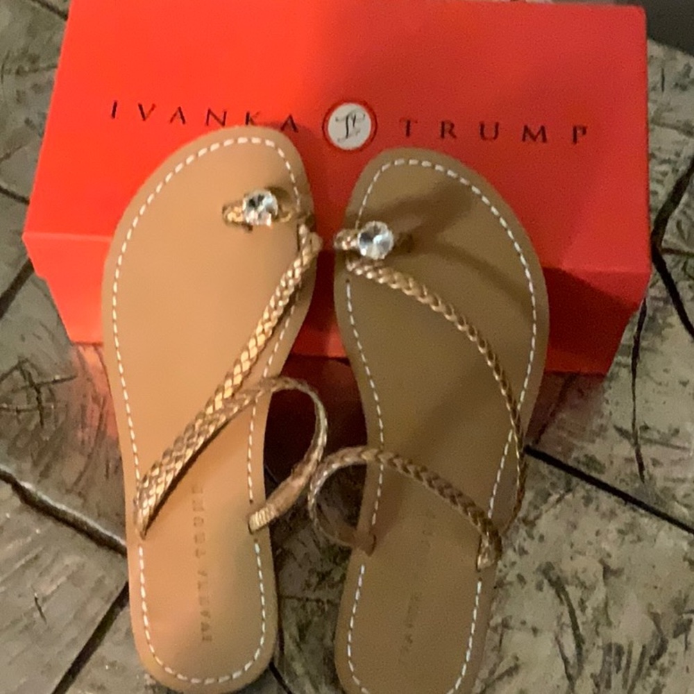 IVANKA TRUMP EMBELLISHED GOLD LEATHER SANDALS 8.5 NEVER WORN IN BOX